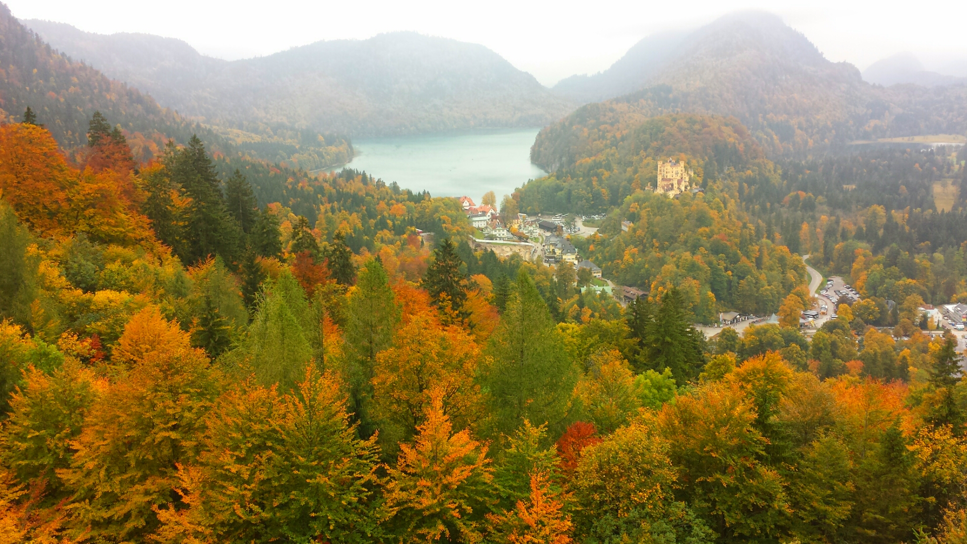 Autumn_Neuschwanstein_Castle_Bavaria_Germany