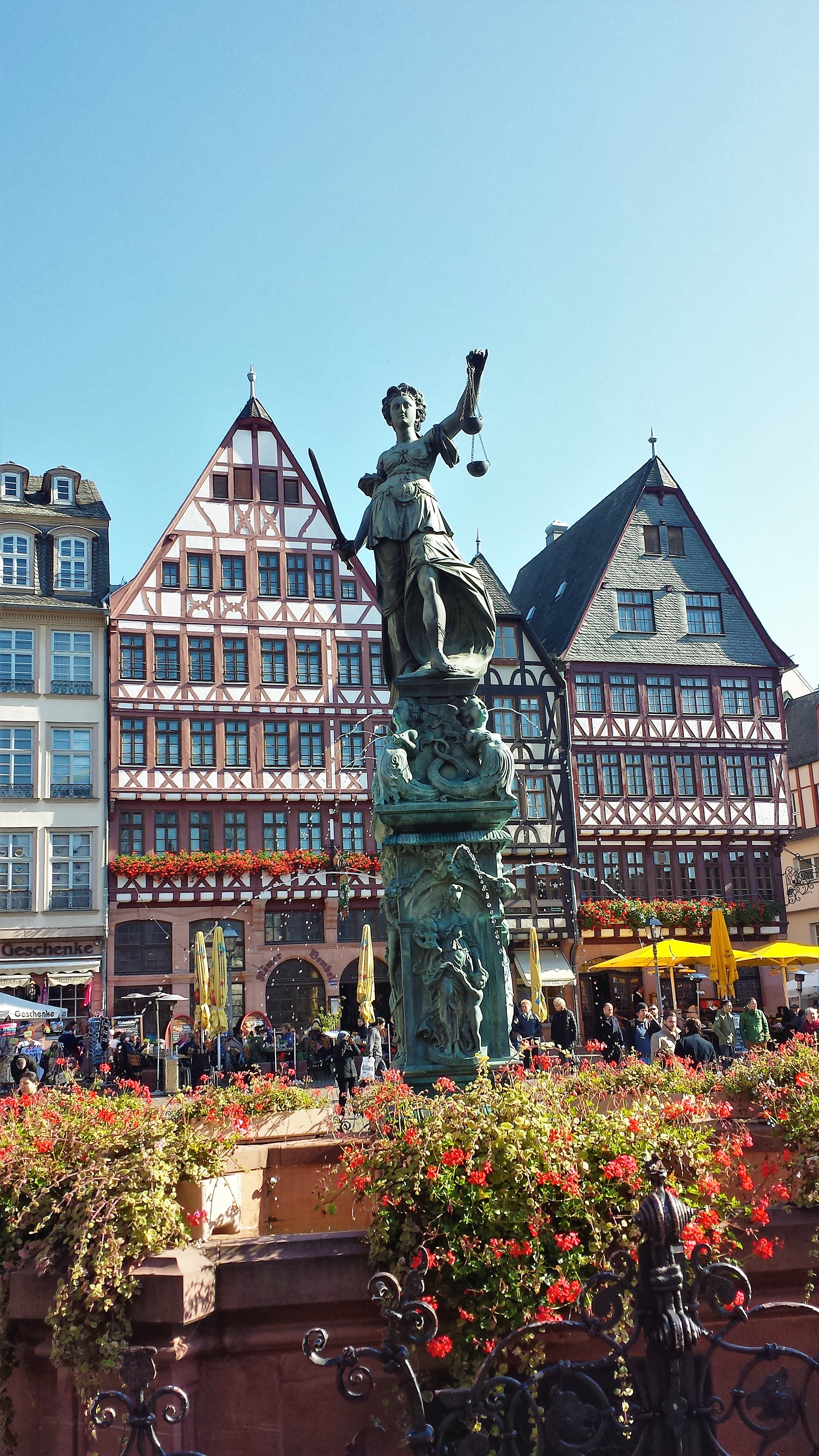 Frankfurt_Germany_Romerplatz_OldTown