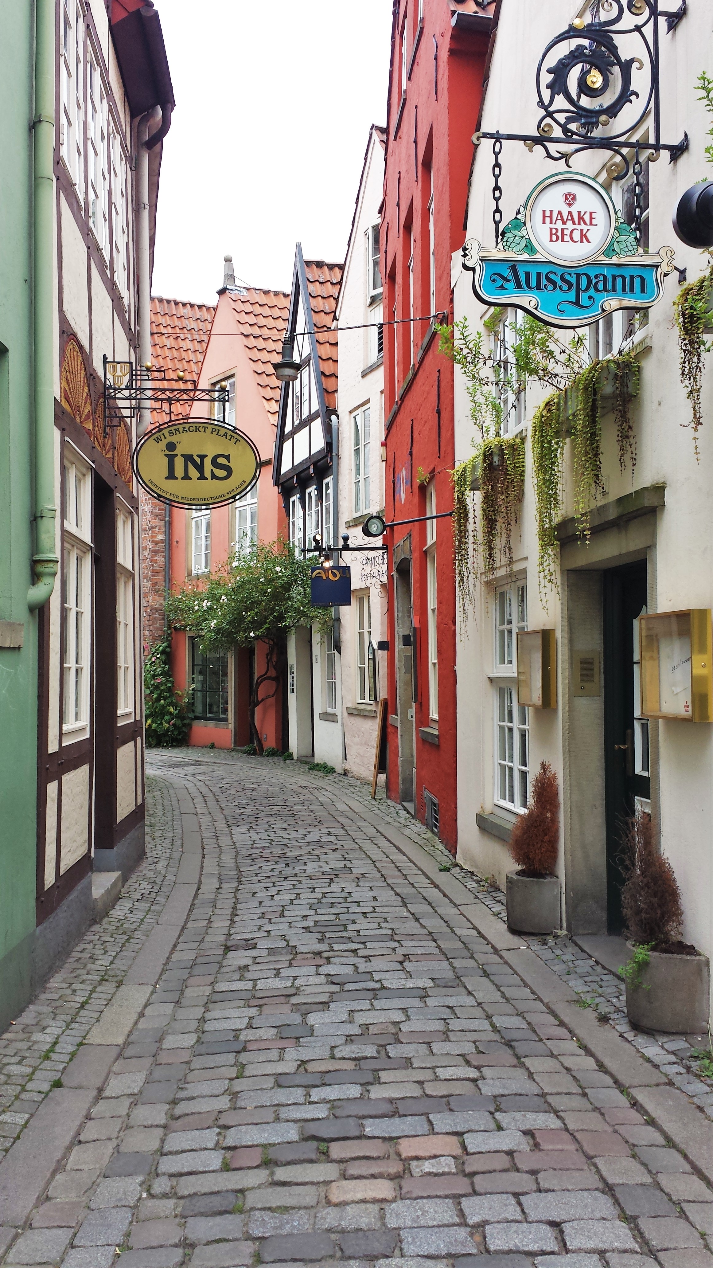 Colourful_SideStreets_Bremen_Germany_Schnoor_District