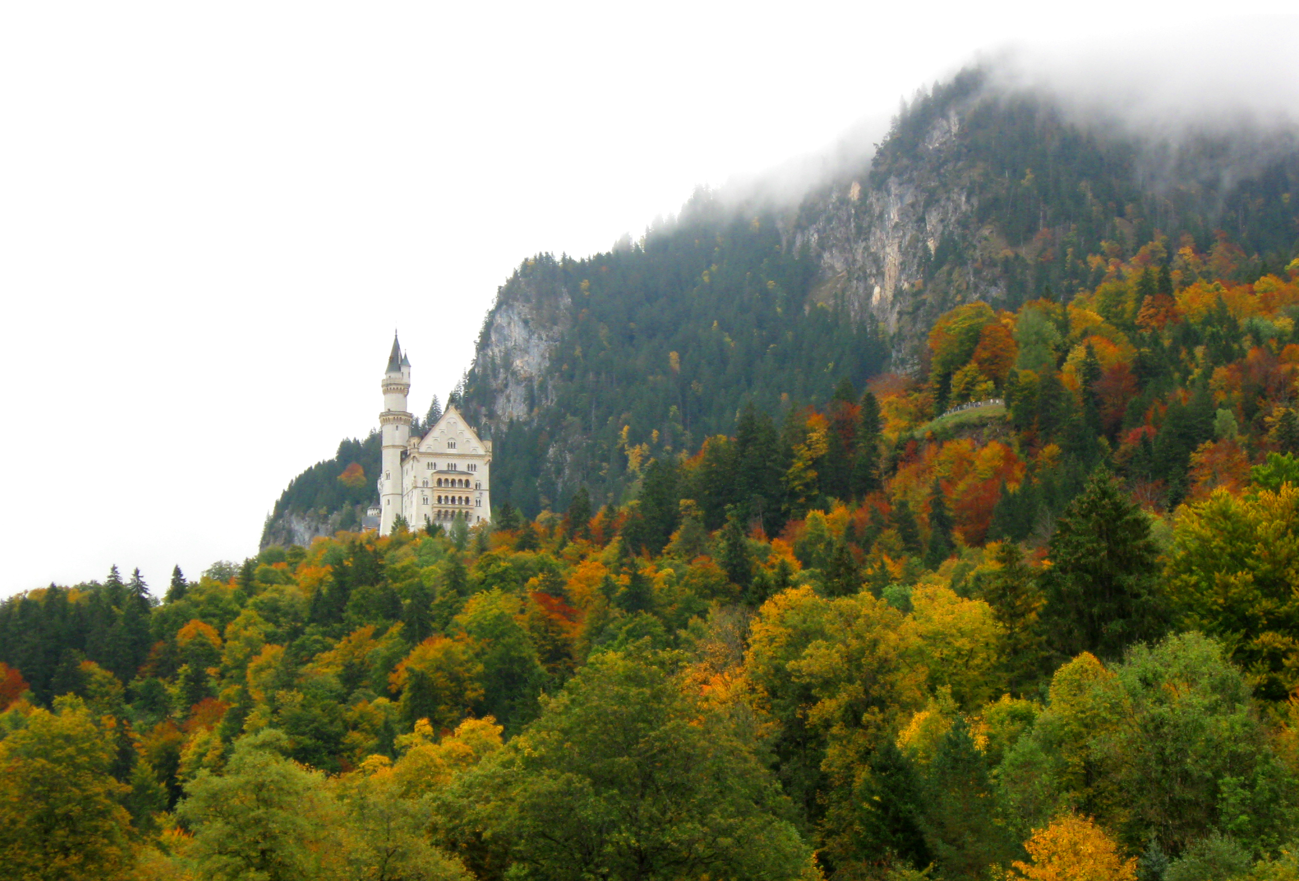 Autumn_Neushwanstein_Castle_Fussen_Germany_Bavaria