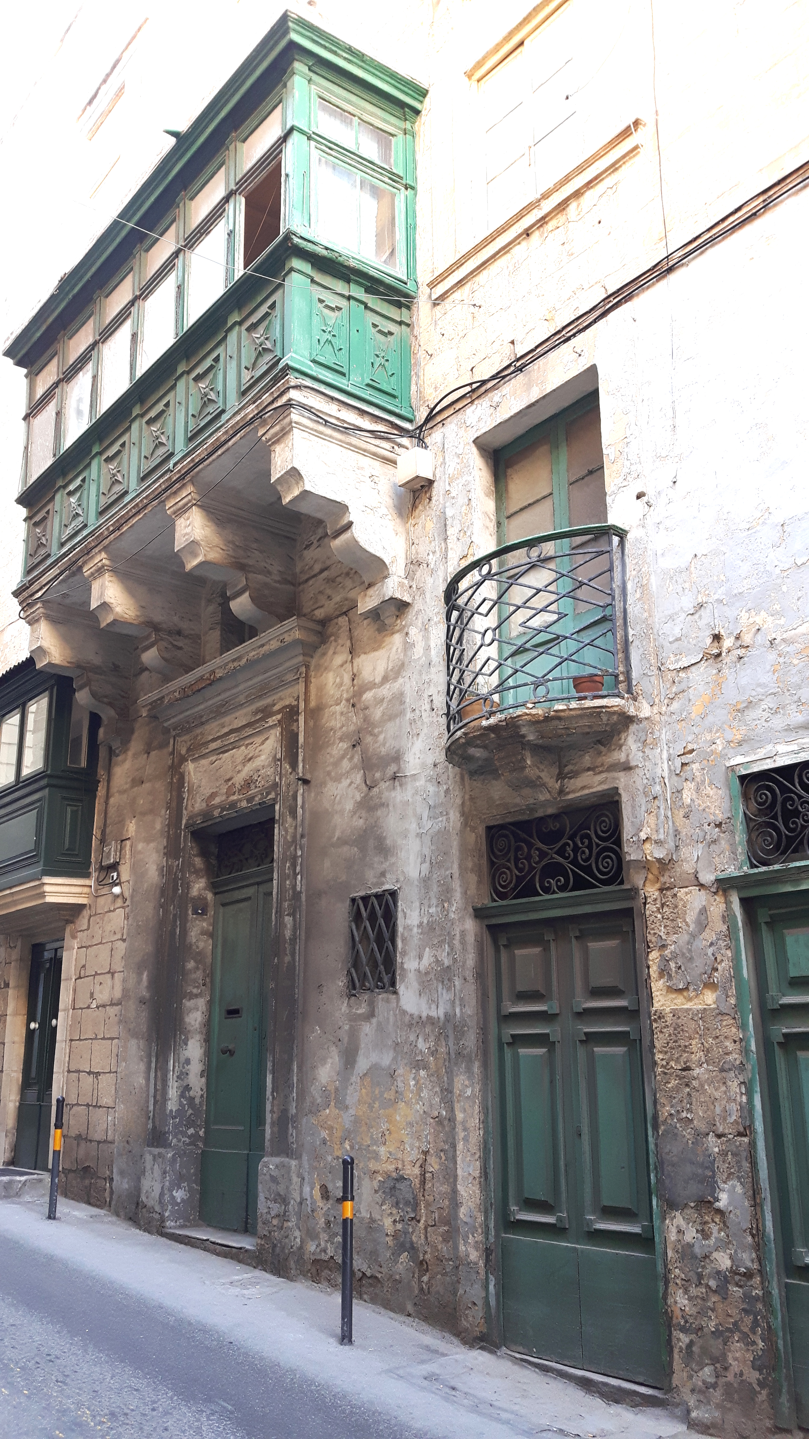 Colourful_Wooden_Balconies_Malta_Europe