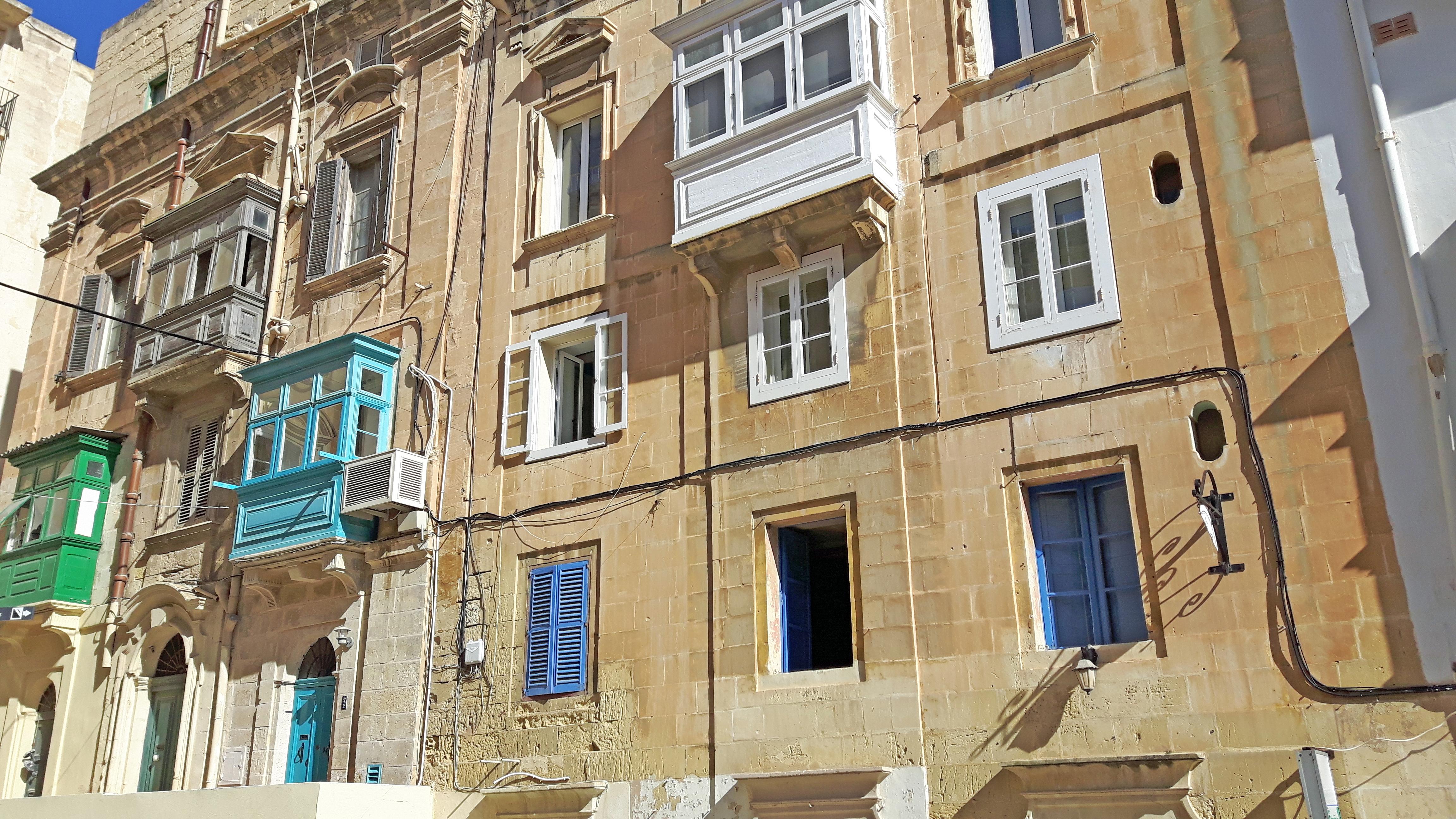 Colourful_Wooden_Balconies_Malta_Europe