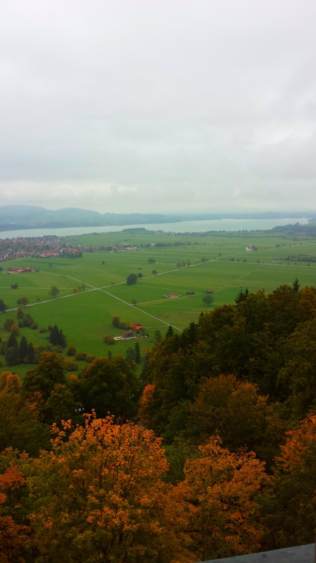Autumn_Neuschwanstein_Castle_Bavaria_Germany
