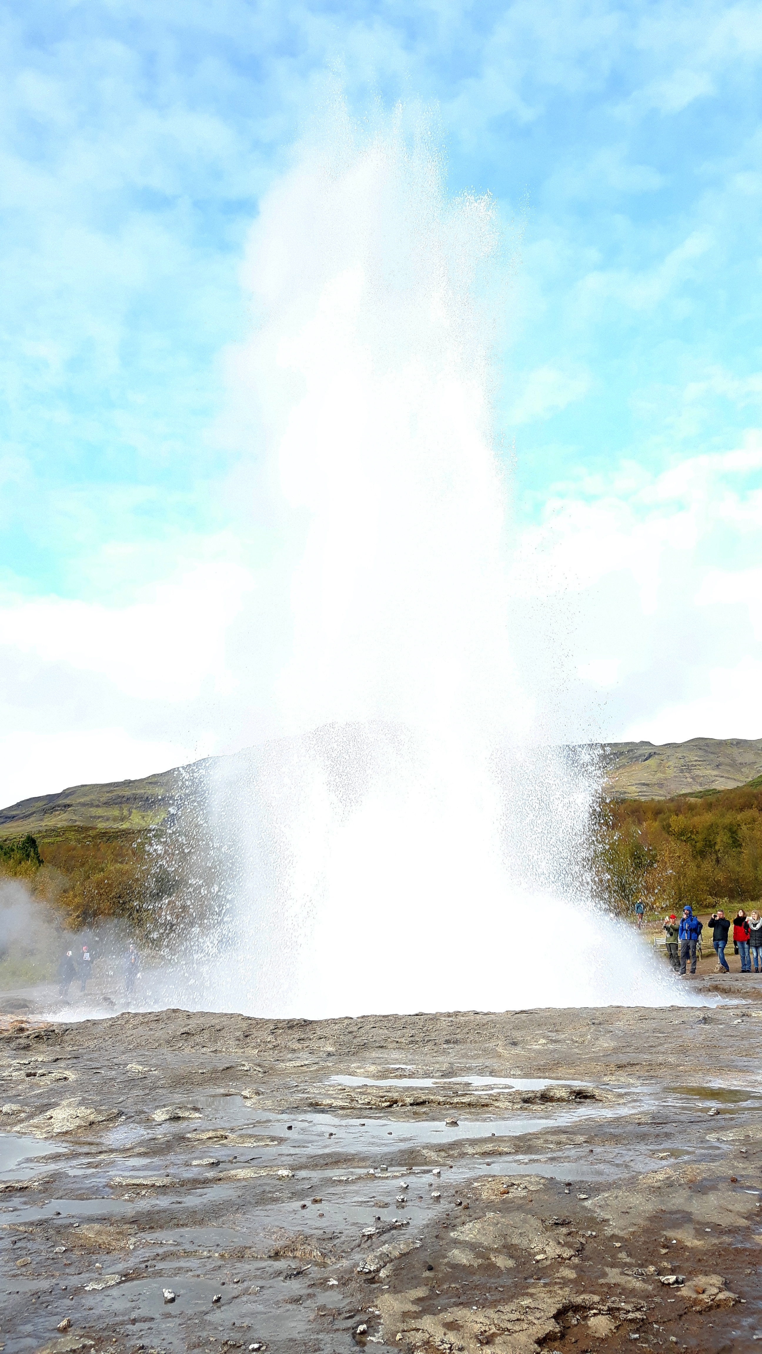 Strokkur_Geysir_Eruption_Golden_Circle_Iceland